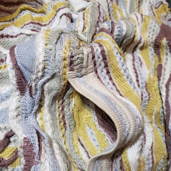 Coogi sweater with hood & doubled sided pocket - Picture 5 of 12